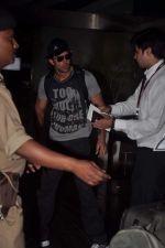 Hrithik Roshan leave for New Year_s celebration in Airport, Mumbai on 28th Dec 2011 (24).JPG